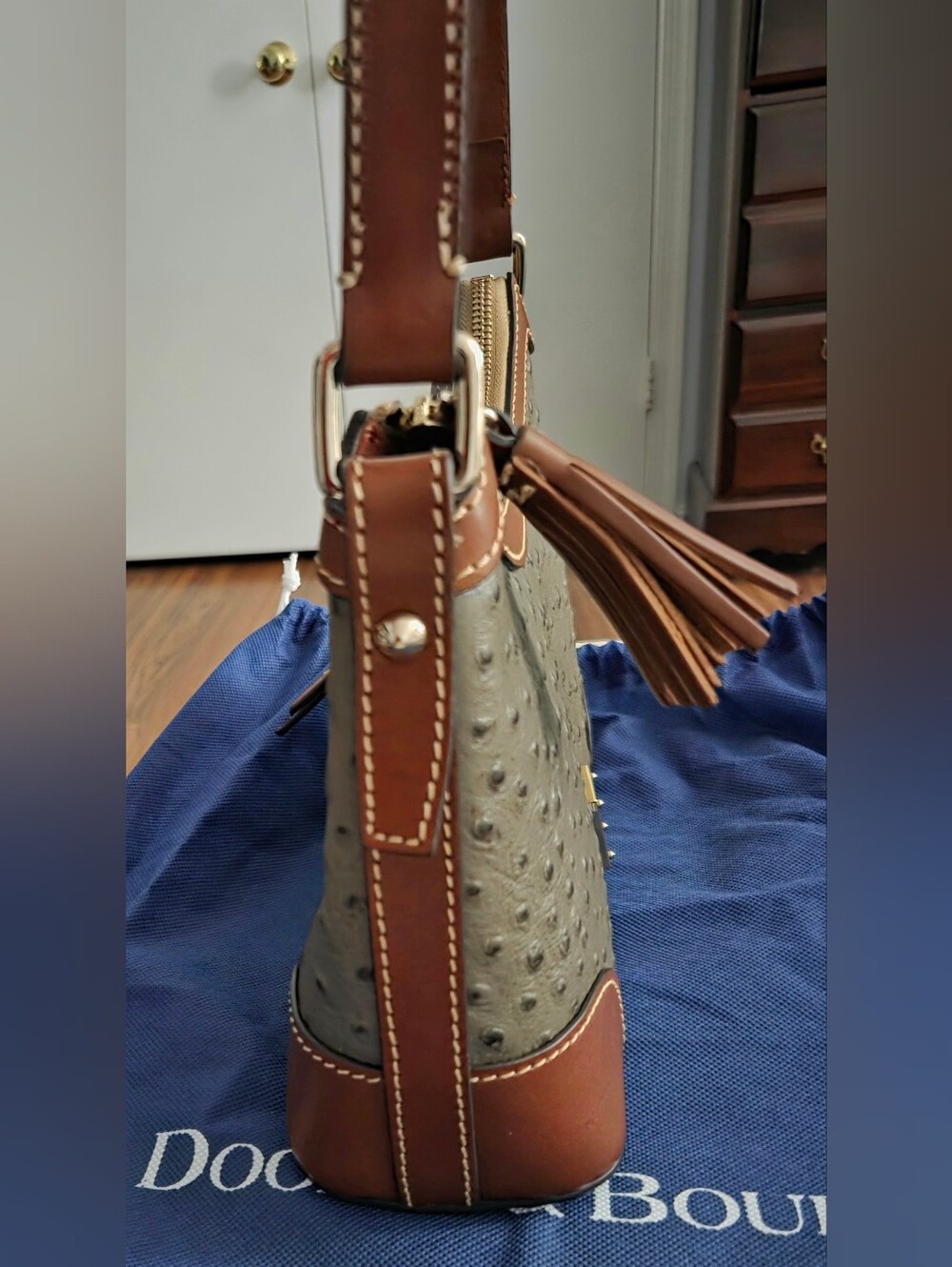 RARE Dooney & Bourke Ostrich Leather Hobo 25 - Pristine Condition - Picture 6 of 10